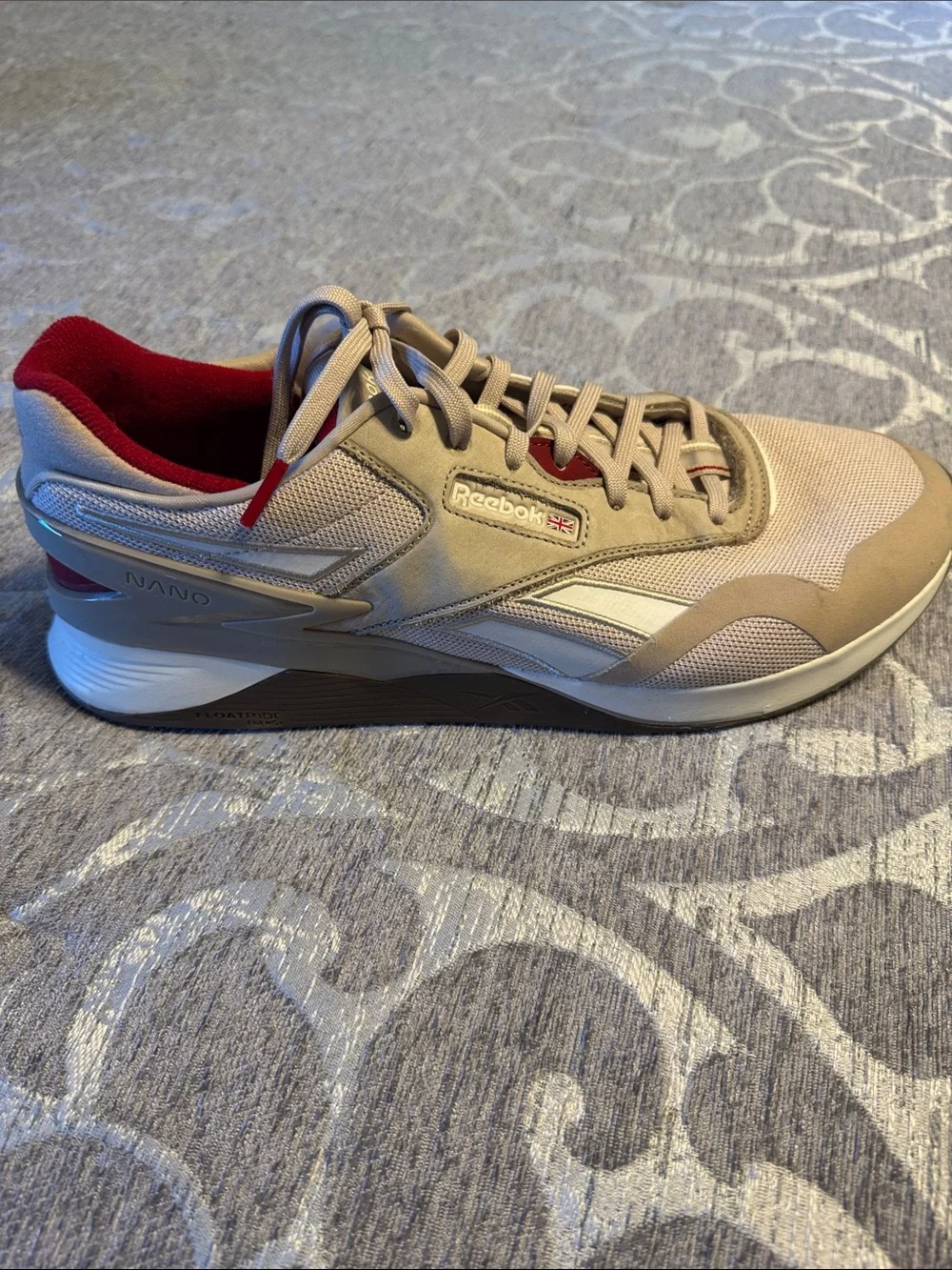 Reebok Classic Nano Men’s Beige Sneakers with Red Lining Size 11.5